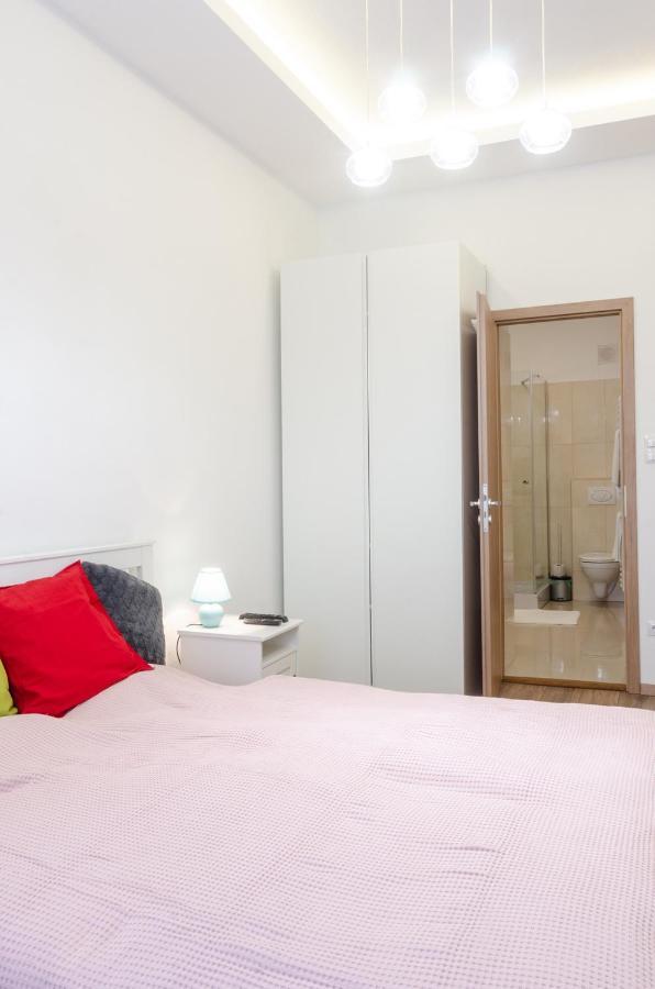 3 En Suit Bedroom Flat In The Main Centre For 6Ppl, 3Bdr,3Bthr,Ac ブダペスト エクステリア 写真