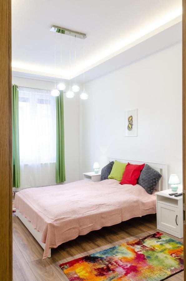 3 En Suit Bedroom Flat In The Main Centre For 6Ppl, 3Bdr,3Bthr,Ac ブダペスト エクステリア 写真