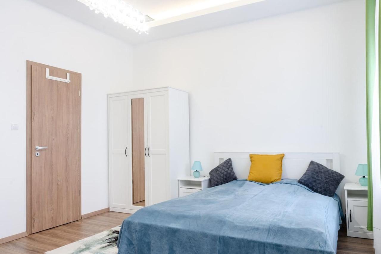 3 En Suit Bedroom Flat In The Main Centre For 6Ppl, 3Bdr,3Bthr,Ac ブダペスト エクステリア 写真