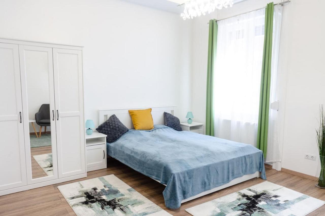 3 En Suit Bedroom Flat In The Main Centre For 6Ppl, 3Bdr,3Bthr,Ac ブダペスト エクステリア 写真