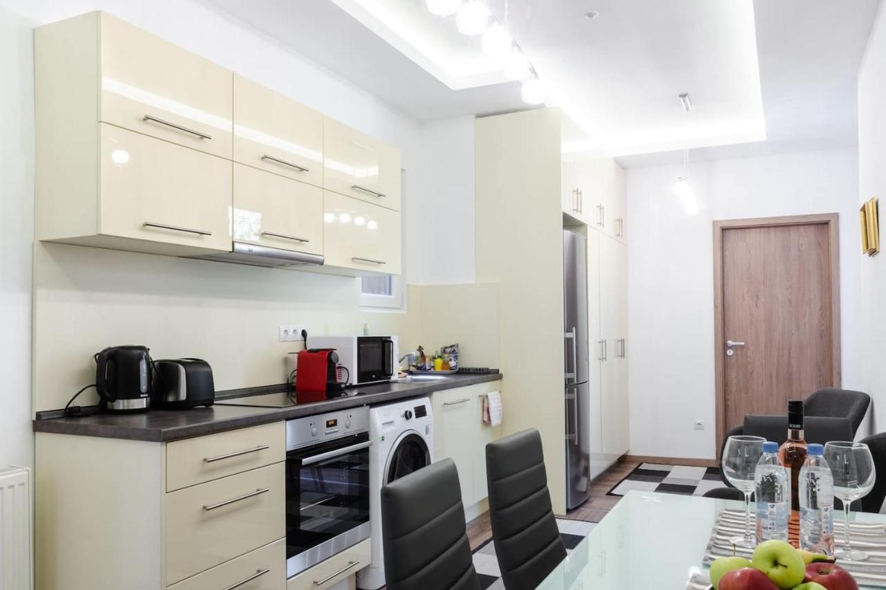 3 En Suit Bedroom Flat In The Main Centre For 6Ppl, 3Bdr,3Bthr,Ac ブダペスト エクステリア 写真