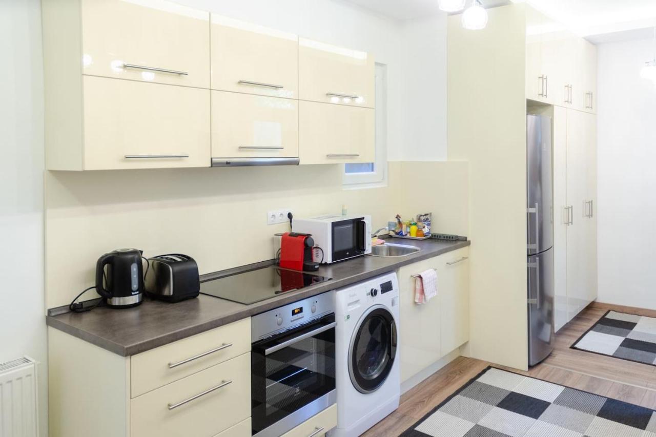 3 En Suit Bedroom Flat In The Main Centre For 6Ppl, 3Bdr,3Bthr,Ac ブダペスト エクステリア 写真